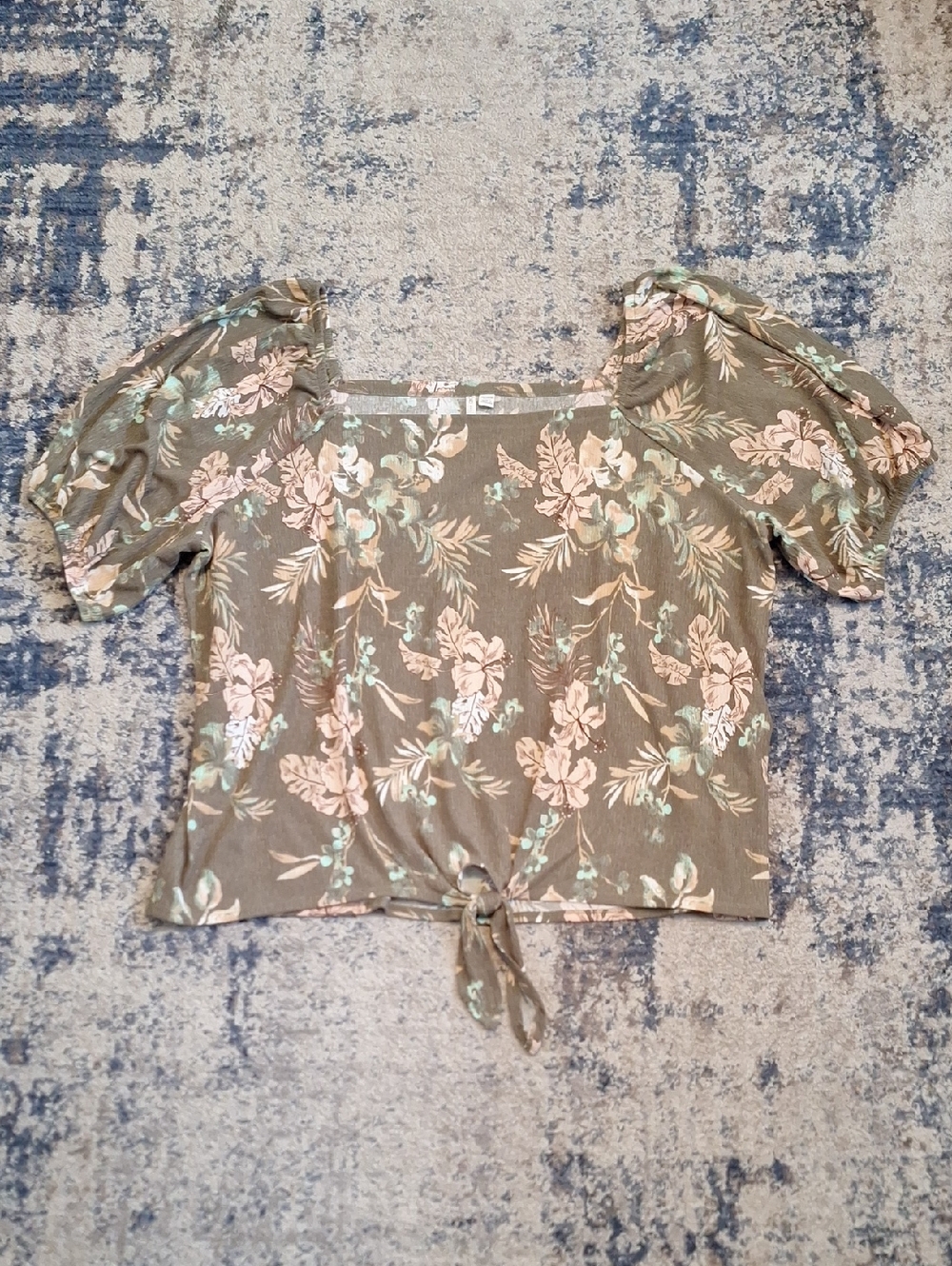 Cato Women's Plus Size Olive Green Floral Puff-Sleeve Tie-Front Top Size 26/28W